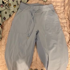 Lulu Lemon cropped scrunched joggers